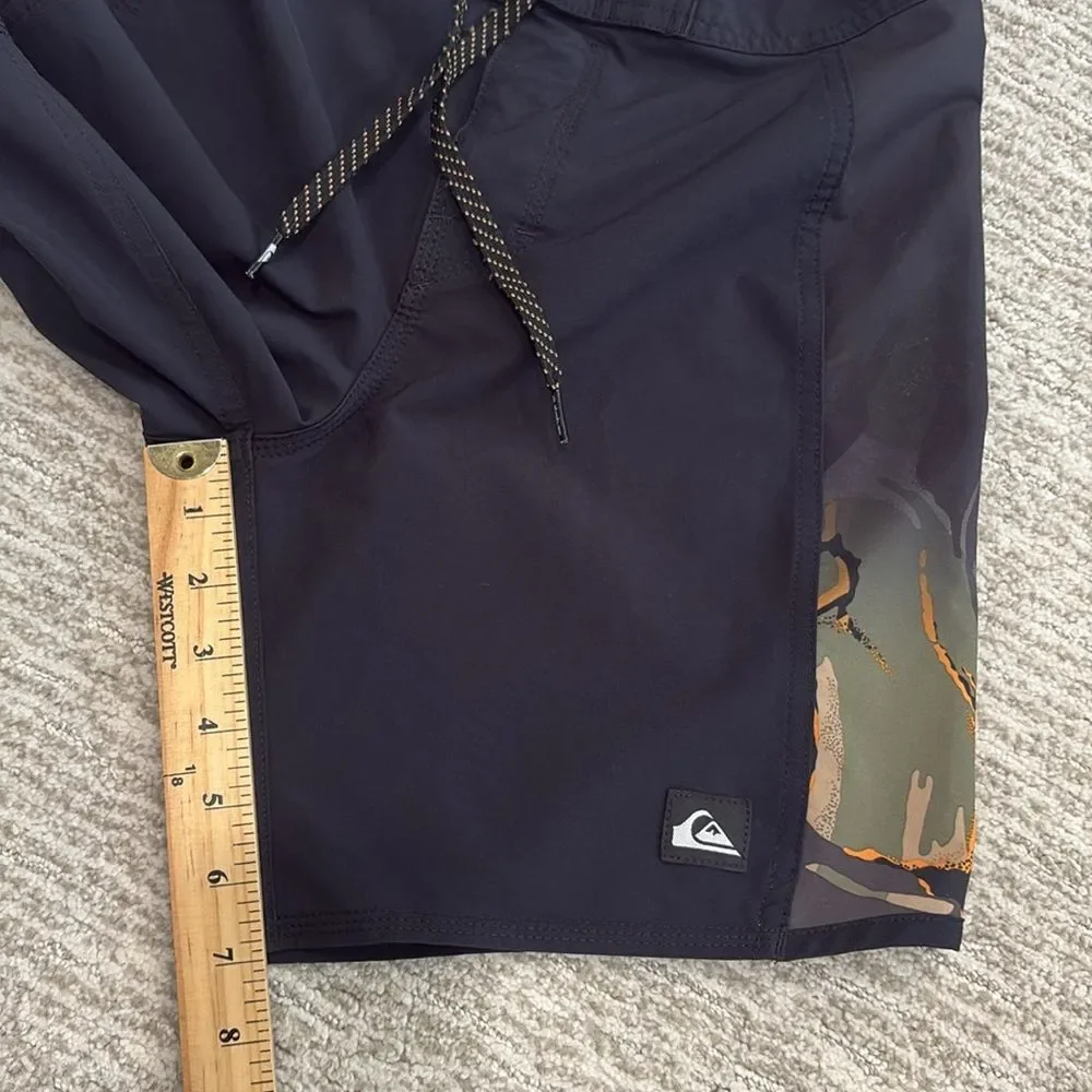 Quiksilver Highline Surfsilk Board Shorts Mens Size 28 Black Camo Side Panels